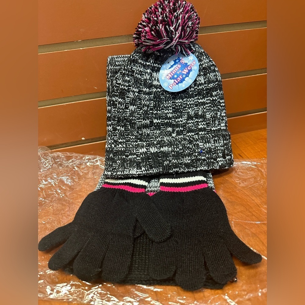 Set of gloves, hat and scarf for this cold       Set Vibrant Pink Knit Fabric